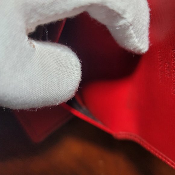 Authentic Louis Vuitton Epi Leather 4 Key Holder  - Red - Picture 12 of 12